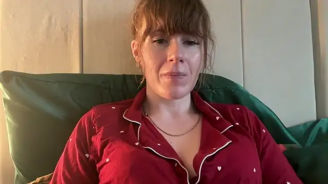 redheadrosie69 online show from December 15, 11:37 am