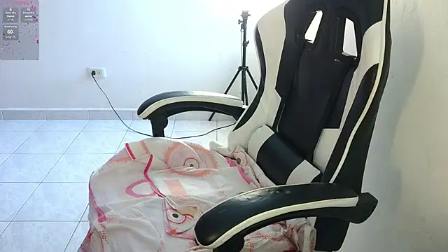 livgomez online show from February 13, 1:13 pm