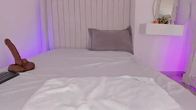Shelynna azzul online show from July 10, 1:33 pm