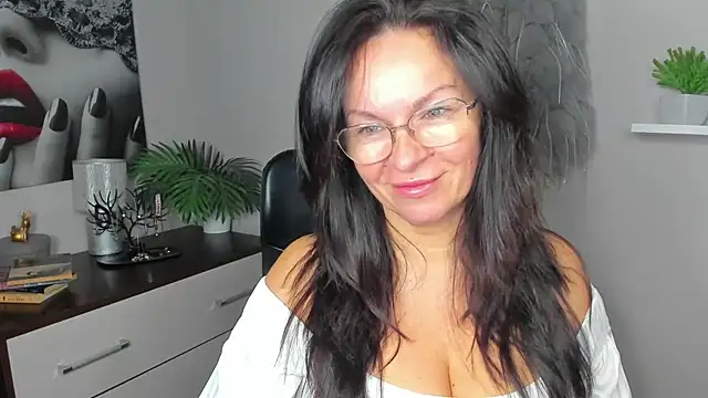 HelenLuxx online show from December 2, 7:10 am