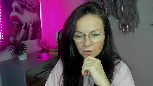 HelenLuxx online show from November 19, 9:09 am