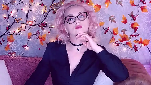 Snapshot of EllianaReese chatting on September 15, 2:53 am EllianaReese online show from September 15, 2:53 am