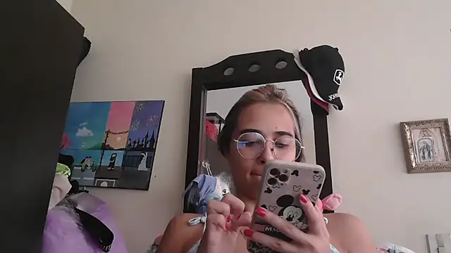 trianabell online show from April 2, 4:15 pm