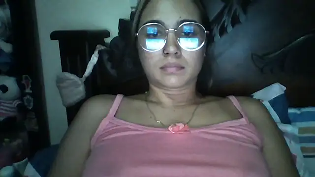 trianabell online show from October 21, 1:53 am