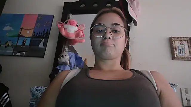 trianabell online show from February 15, 6:07 pm