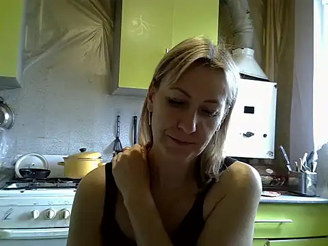 Snapshot of AshleyXHoney chatting on September 12, 10:13 am AshleyXHoney online show from September 12, 10:13 am