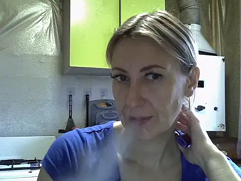 Snapshot of AshleyXHoney chatting on September 27, 6:20 am AshleyXHoney online show from September 27, 6:20 am