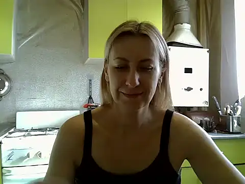 Snapshot of AshleyXHoney chatting on September 11, 6:25 am AshleyXHoney online show from September 11, 6:25 am