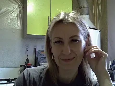 Snapshot of AshleyXHoney chatting on October 21, 7:23 am AshleyXHoney online show from October 21, 7:23 am