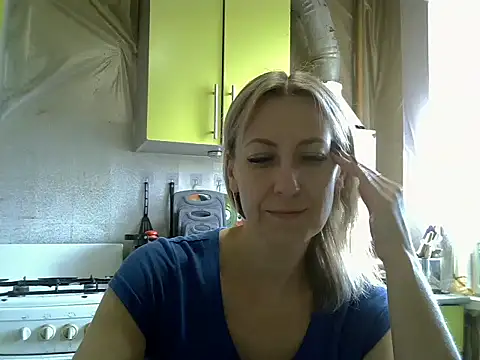 Snapshot of AshleyXHoney chatting on October 2, 8:19 am AshleyXHoney online show from October 2, 8:19 am
