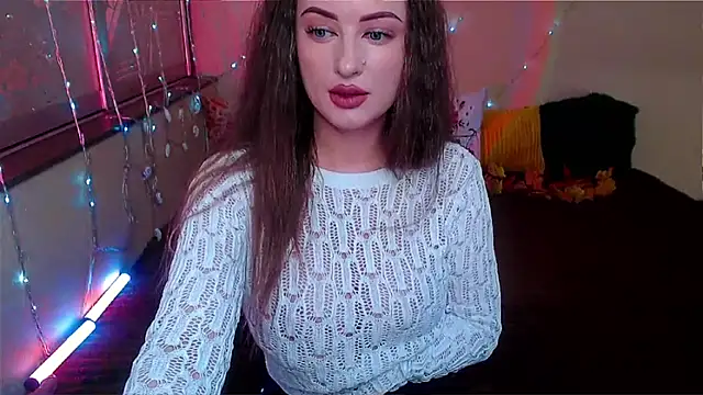 LizaSenri online show from November 18, 8:15 am