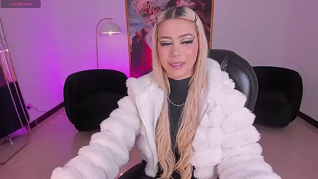 HannaConnor  online show from March 3, 8:59 pm