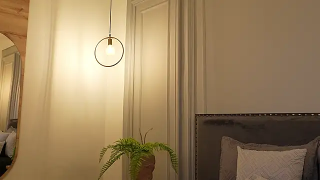 IrisBaker online show from November 18, 9:05 pm