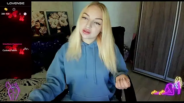 Snapshot of Stella__Cox chatting on October 3, 5:23 am Stella Cox online show from October 3, 5:23 am
