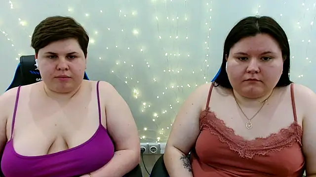 BeckyAndHellen online show from April 4, 2:27 pm