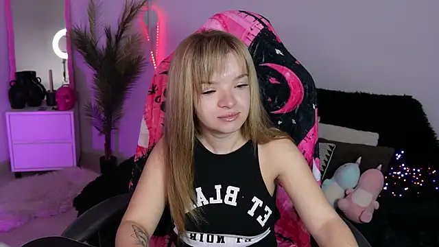 Snapshot of Eva_Rosec chatting on October 28, 9:15 am Eva Rosec online show from October 28, 9:15 am