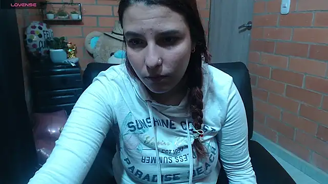 Snapshot of alexia_87 chatting on October 12, 12:13 am alexia 87 online show from October 12, 12:13 am