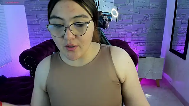 conniejames m online show from November 4, 12:54 pm