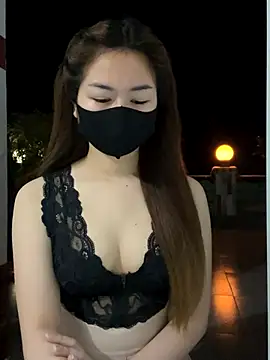 BabyThree  online show from November 27, 2:20 pm