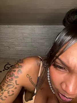 Snapshot of CUMQUEEN-XXX69 chatting on September 19, 5:39 am CUMQUEEN-XXX69 online show from September 19, 5:39 am
