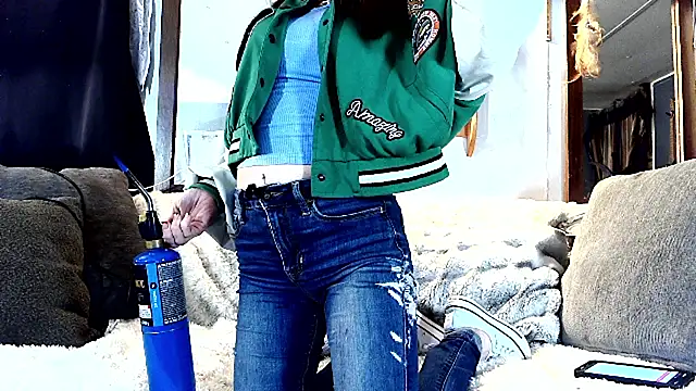 Genevieve143 online show from May 8, 9:34 am