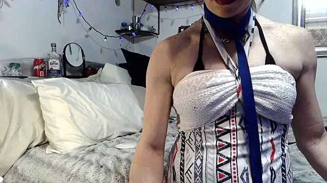 Genevieve143 online show from March 23, 11:43 pm