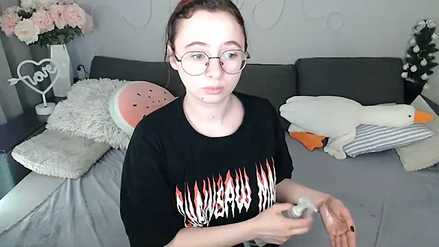 Mini Diva online show from April 6, 8:26 am