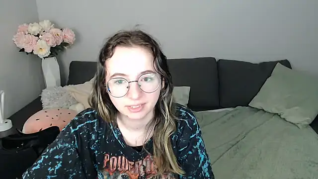 Mini Diva online show from October 26, 9:05 am