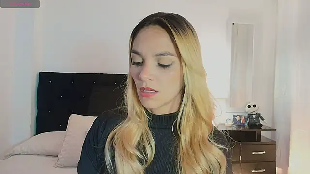 MeganLorensx online show from April 9, 10:26 pm