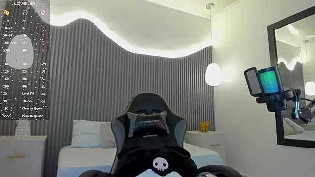 cloe yeraldy  online show from March 4, 2:51 am