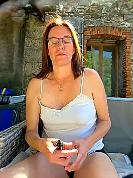 SpiceLea online show from April 16, 12:38 pm