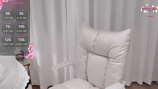 Yuuuuuly online show from December 3, 4:42 pm