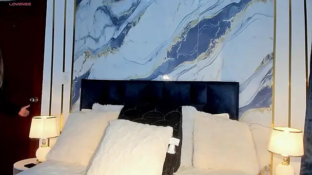 Laurablue online show from April 7, 8:22 pm