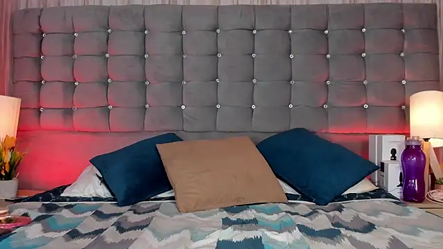 Poacahontasfg online show from October 25, 4:09 am