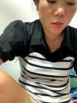 Snapshot of Baby-bigtits chatting on October 20, 8:17 am Baby-bigtits online show from October 20, 8:17 am
