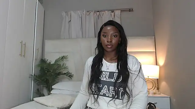 Snapshot of naughtyblackdolie chatting on October 21, 3:10 am naughtyblackdolie online show from October 21, 3:10 am