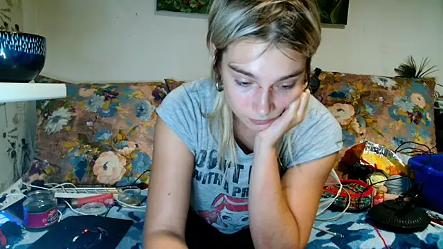 Sophie Bell online show from September 18, 5:55 pm