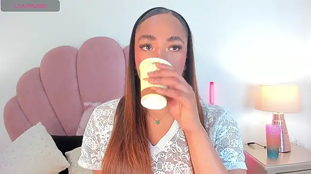 Nicole Paradise online show from February 2, 12:59 pm