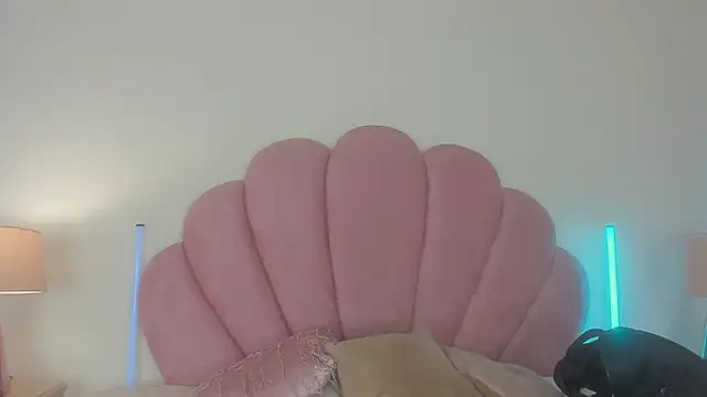 Nicole Paradise online show from April 13, 12:39 pm