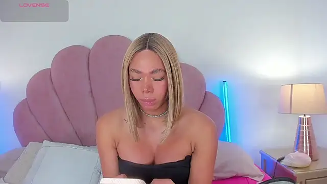 Nicole Paradise online show from March 12, 1:58 pm