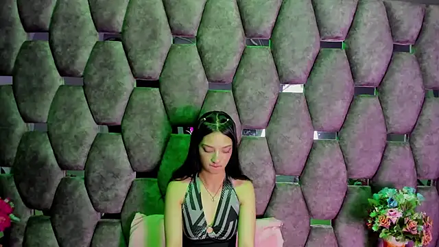 Aurora 18 online show from December 20, 2:32 pm