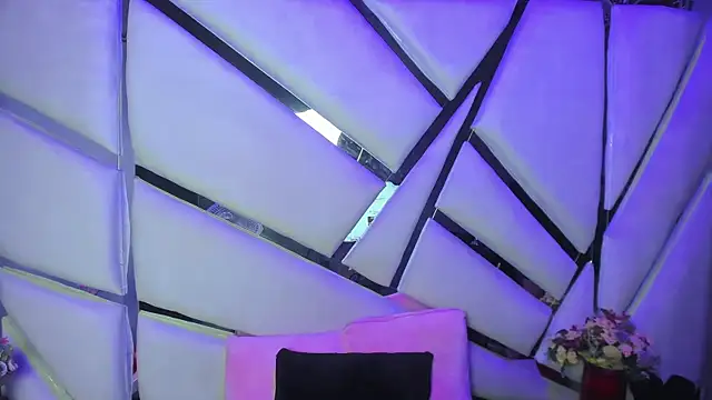 Snapshot of Aurora_18 chatting on October 1, 2:11 pm Aurora 18 online show from October 1, 2:11 pm