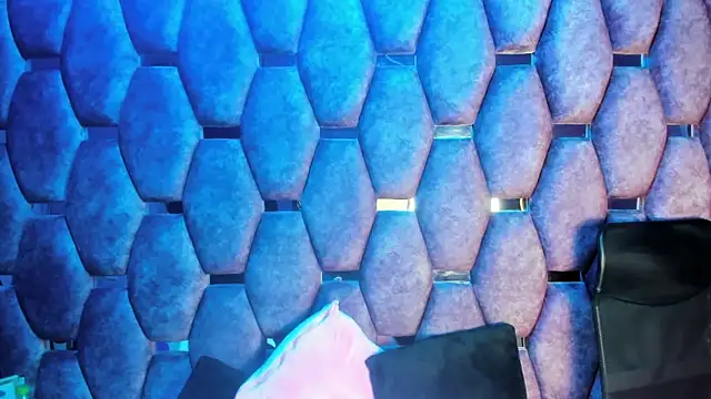 Snapshot of Aurora_18 chatting on October 14, 2:19 pm Aurora 18 online show from October 14, 2:19 pm