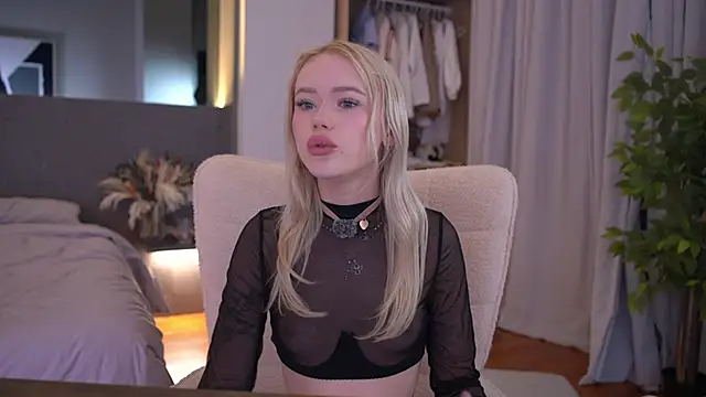 LexieLoree online show from April 8, 2:35 am