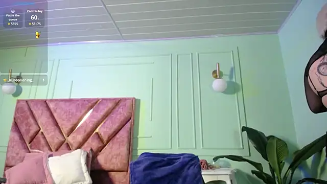 Layna cold online show from November 6, 12:55 pm