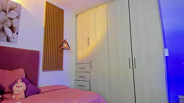 mia nevaeh online show from October 6, 8:02 pm