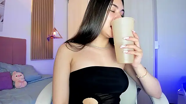 mia nevaeh online show from March 5, 8:26 pm