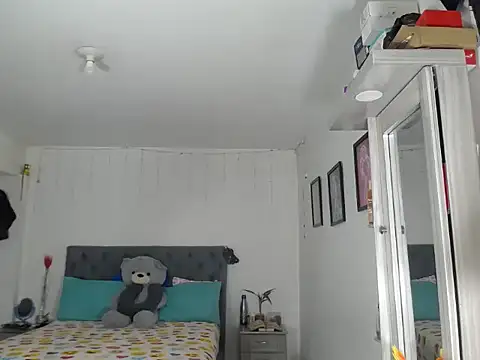 Snapshot of Corina_hot chatting on October 16, 10:45 pm Corina hot online show from October 16, 10:45 pm