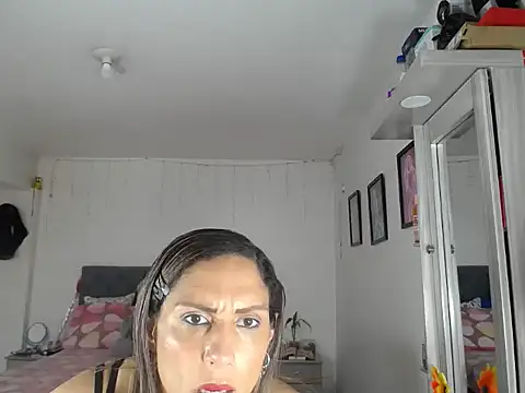 Snapshot of Corina_hot chatting on September 24, 8:30 pm Corina hot online show from September 24, 8:30 pm