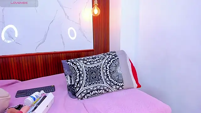 Mia thompson 19 online show from April 12, 8:22 pm